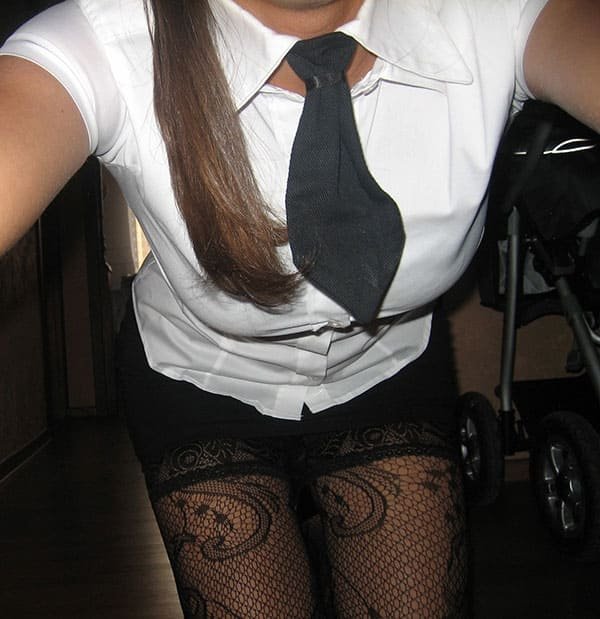 Sultry Beauty Unleashed: No Holds Barred Amateur Porn Photo Shoot