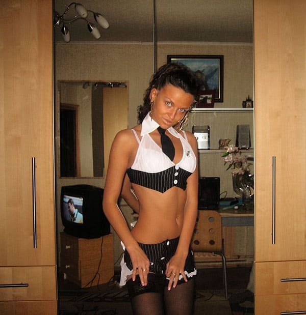 Sultry Beauty Unleashed: No Holds Barred Amateur Porn Photo Shoot