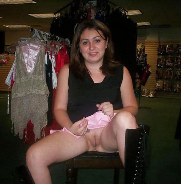 Explicit Amateur Girls Exposing Their Pussies in Photos