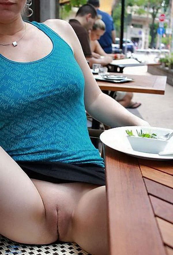 Explicit Amateur Girls Exposing Their Pussies in Photos