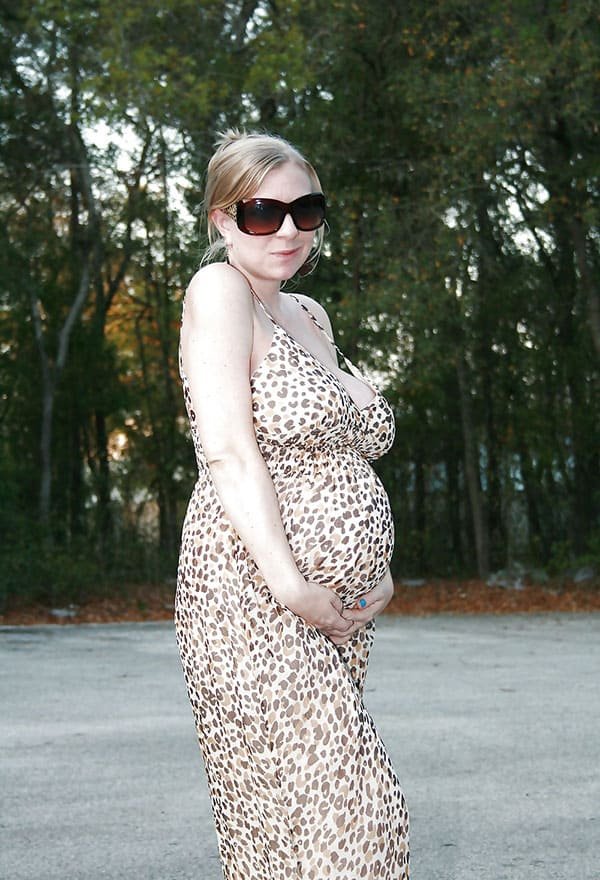 Pregnant Babe Strips in Public and Masturbates Outdoors - Explicit Amateur Porn Photo