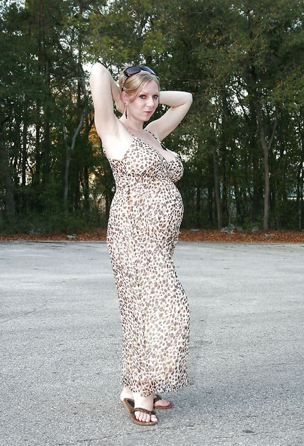 Pregnant Babe Strips in Public and Masturbates Outdoors - Explicit Amateur Porn Photo