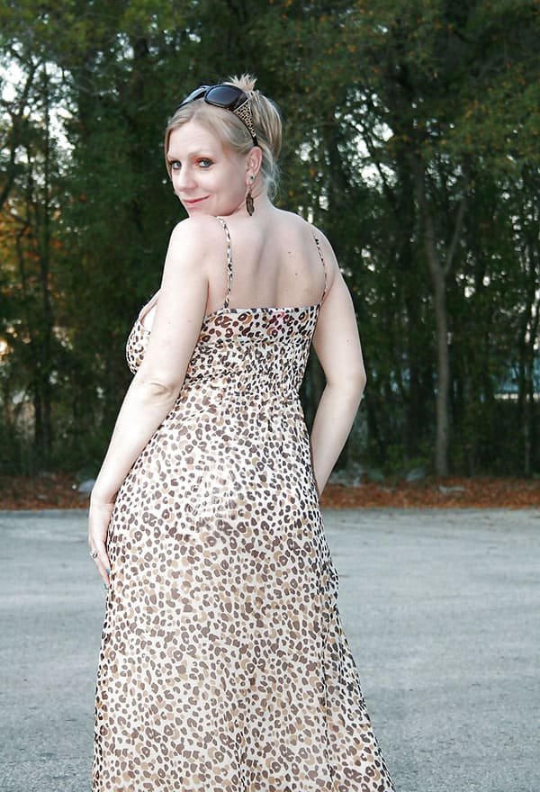 Pregnant Babe Strips in Public and Masturbates Outdoors - Explicit Amateur Porn Photo