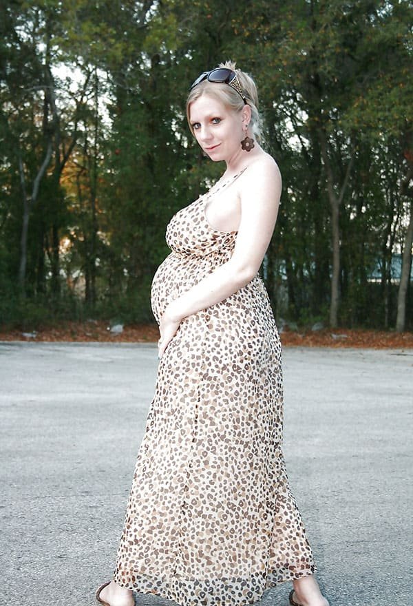 Pregnant Babe Strips in Public and Masturbates Outdoors - Explicit Amateur Porn Photo