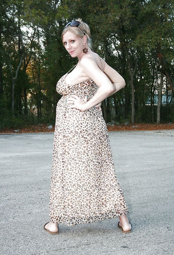 Pregnant Babe Strips in Public and Masturbates Outdoors - Explicit Amateur Porn Photo