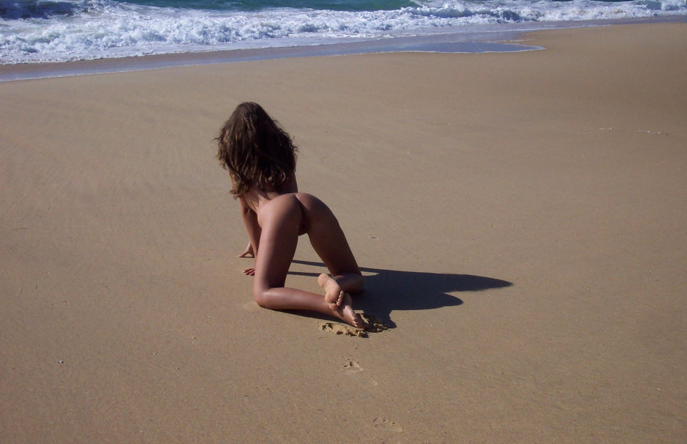 Slim Woman Poses Nude by the Sea: Amateur Beach Photo Shoot