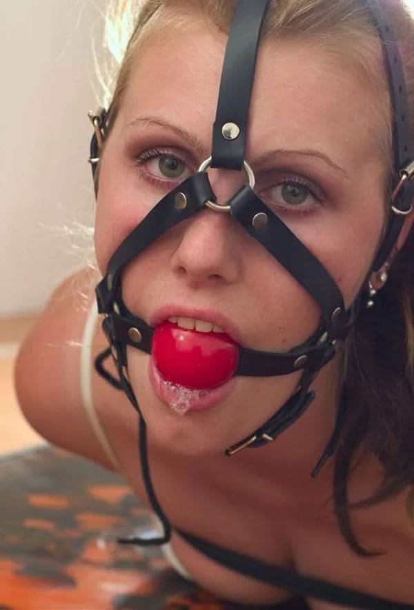 Beautiful BDSM babes with gags in mouth - Amateur porn pics