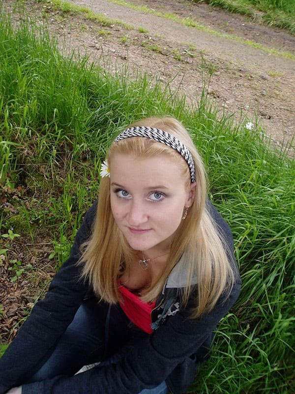 Young slut gives blowjob in public - Amateur porn photo.