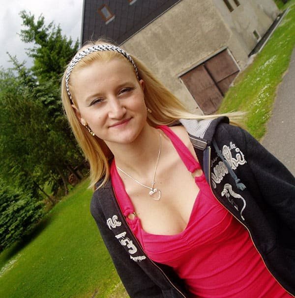 Young slut gives blowjob in public - Amateur porn photo.