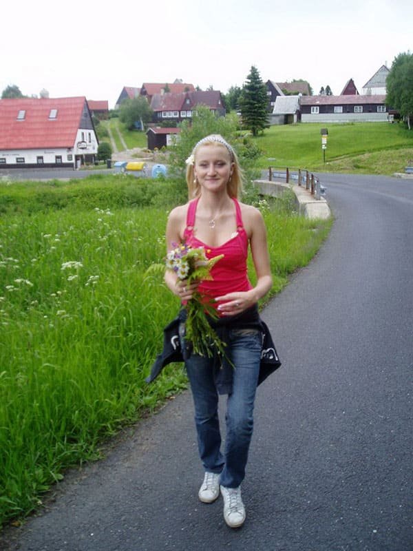 Young slut gives blowjob in public - Amateur porn photo.