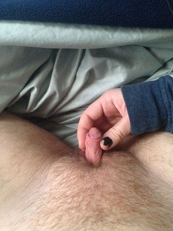 Amateur Porn: Girls with Huge Clits - Explicit Photos