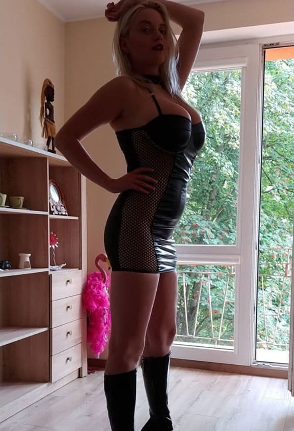 Amateur Stripper Makes Extra Cash with Escort Sex