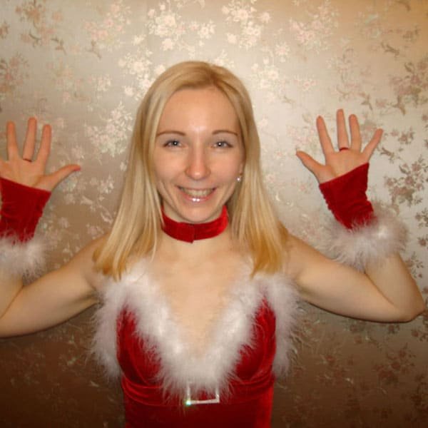 Snow Maiden Masturbates Under Christmas Tree: Explicit Amateur Porn Photo