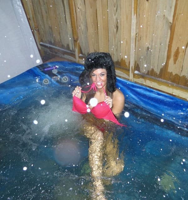 Hot Winter Masturbation in Jacuzzi by Sexy Amateur