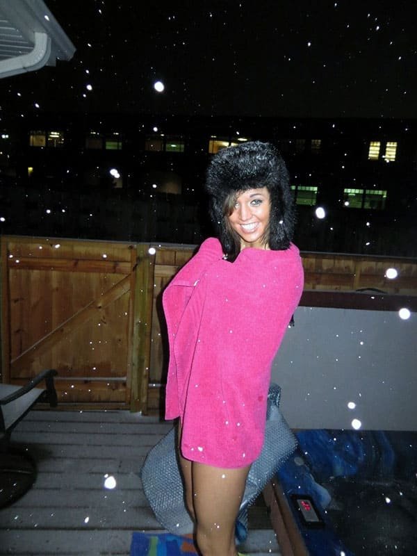 Hot Winter Masturbation in Jacuzzi by Sexy Amateur