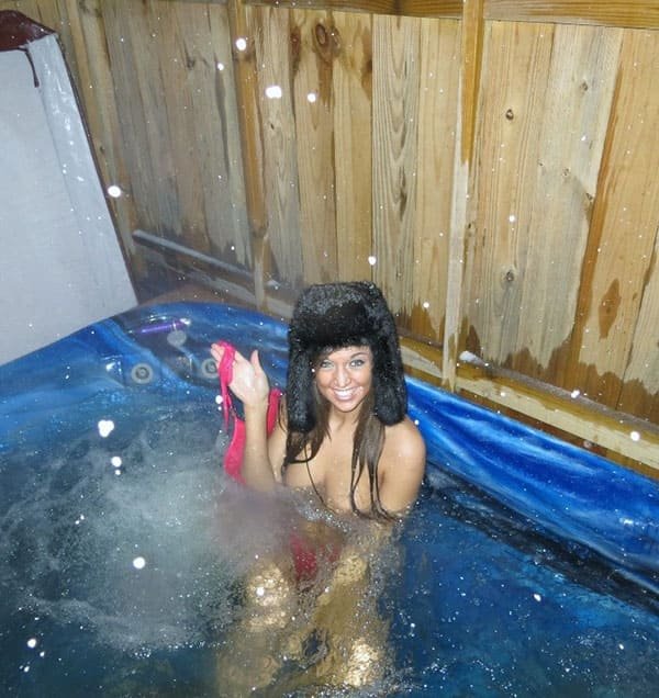 Hot Winter Masturbation in Jacuzzi by Sexy Amateur