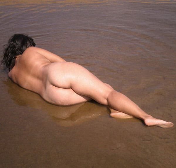 Hot Mature Nudist Couple's Explicit Water Sex Tape