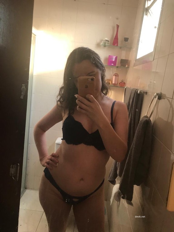 Explicit Private Photos of a Sexy Girl - Amateur Collection