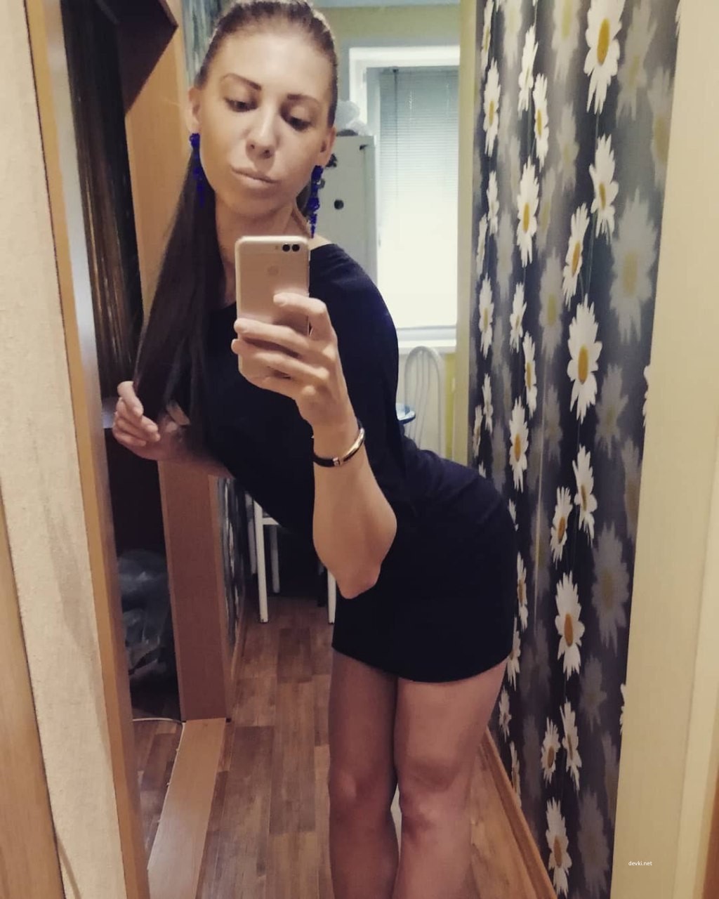 Hot Brunette Naked in Various Poses - Explicit Amateur Porn Pics