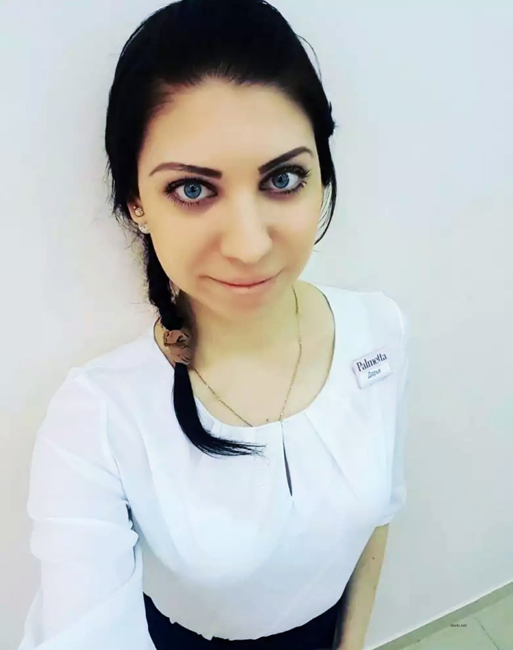 Hot Brunette Naked in Various Poses - Explicit Amateur Porn Pics