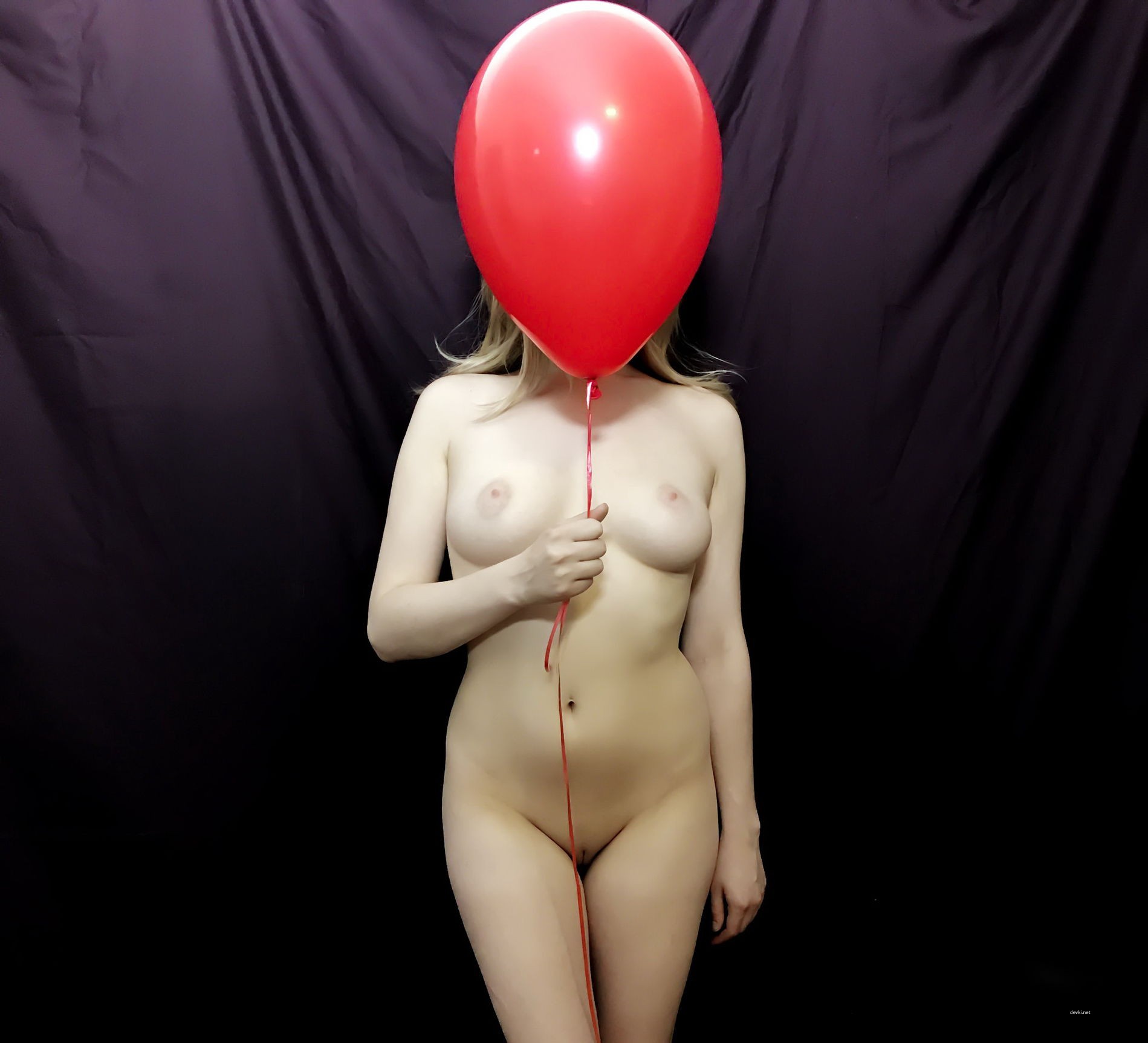 Naked Girl with Air Balloons: Explicit Amateur Nude Photo Shoot