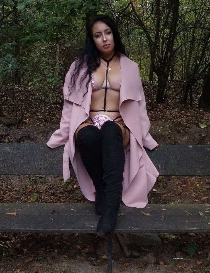 Money for Slut: Explicit Amateur Shows Off Her Assets