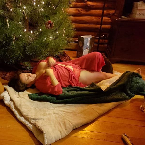 Mature MILF's New Year Blowjob: Explicit Amateur Porn Photo