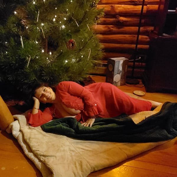 Mature MILF's New Year Blowjob: Explicit Amateur Porn Photo