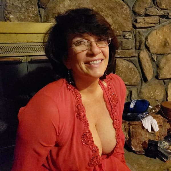 Mature MILF's New Year Blowjob: Explicit Amateur Porn Photo