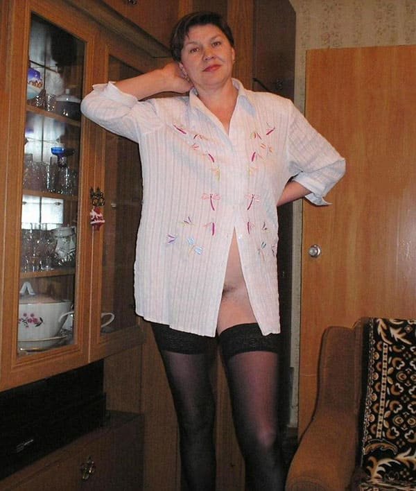 Russian Mother-in-law's Hairy Pussy Amateur Porn Photos