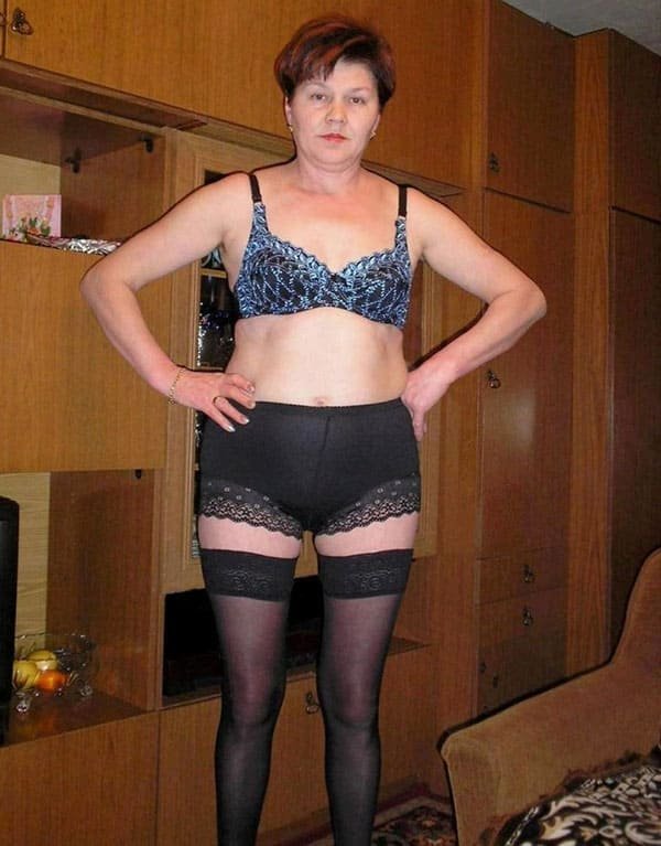 Russian Mother-in-law's Hairy Pussy Amateur Porn Photos