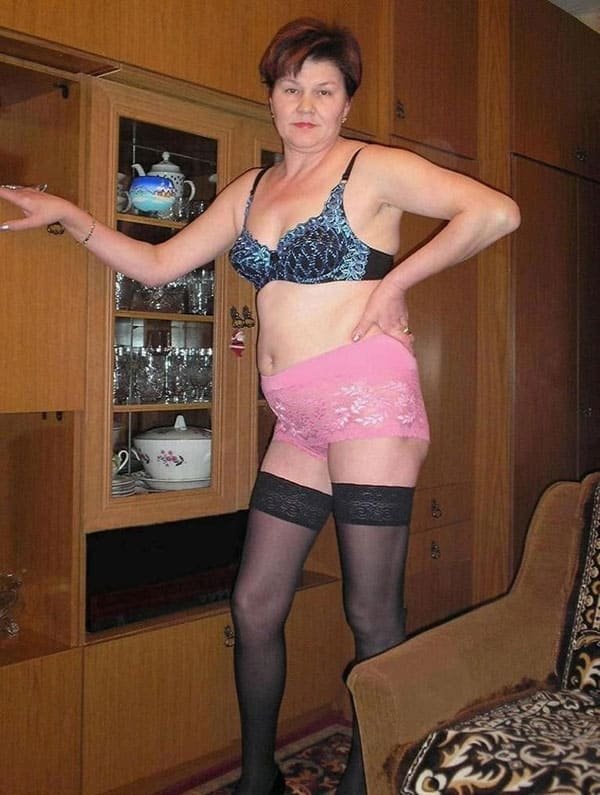 Russian Mother-in-law's Hairy Pussy Amateur Porn Photos