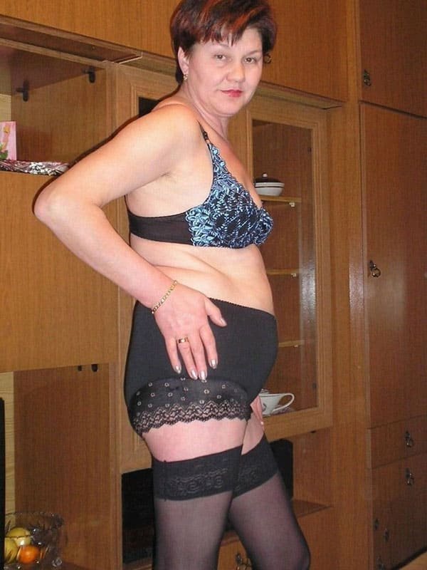 Russian Mother-in-law's Hairy Pussy Amateur Porn Photos