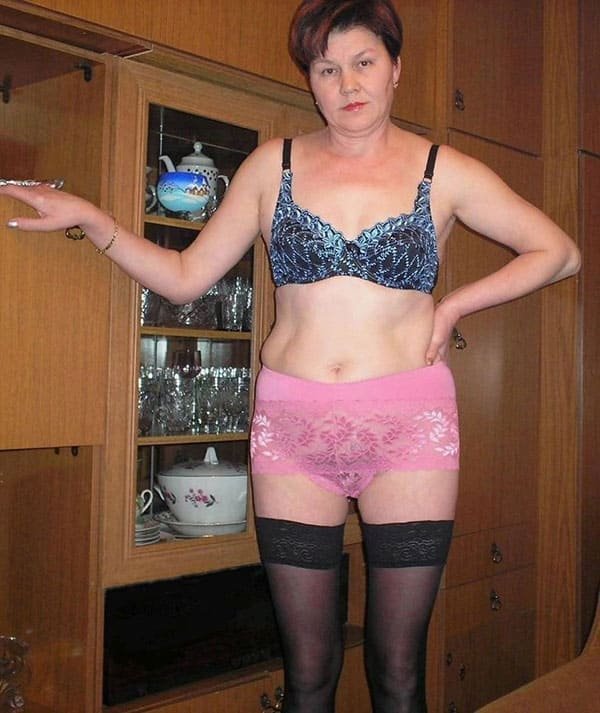 Russian Mother-in-law's Hairy Pussy Amateur Porn Photos