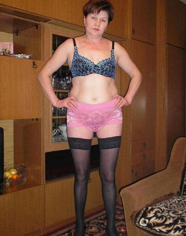 Russian Mother-in-law's Hairy Pussy Amateur Porn Photos