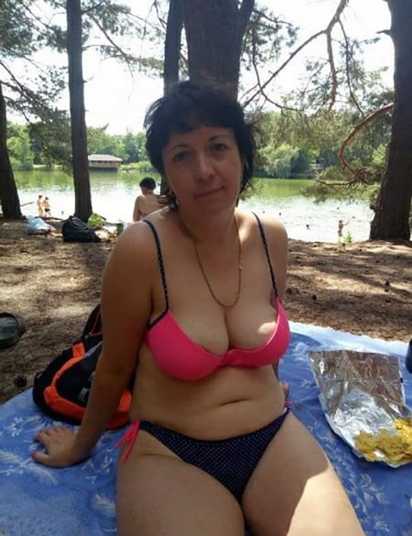 Real Russian MILF Amateur Exposed in Explicit Photos