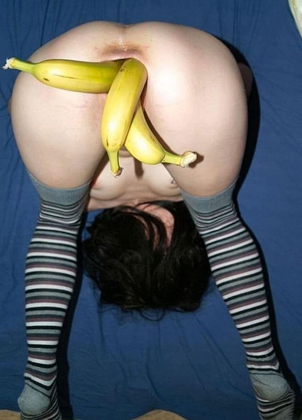 Sluts Masturbate with Banana: Amateur Porn Photo