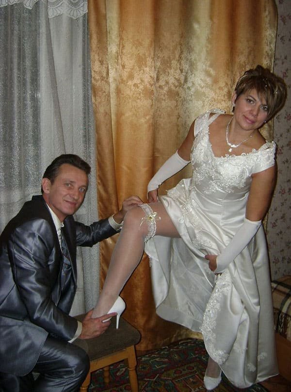 Newlywed Amateur's Explicit Wedding Night Photos - Hot Bride in Action!