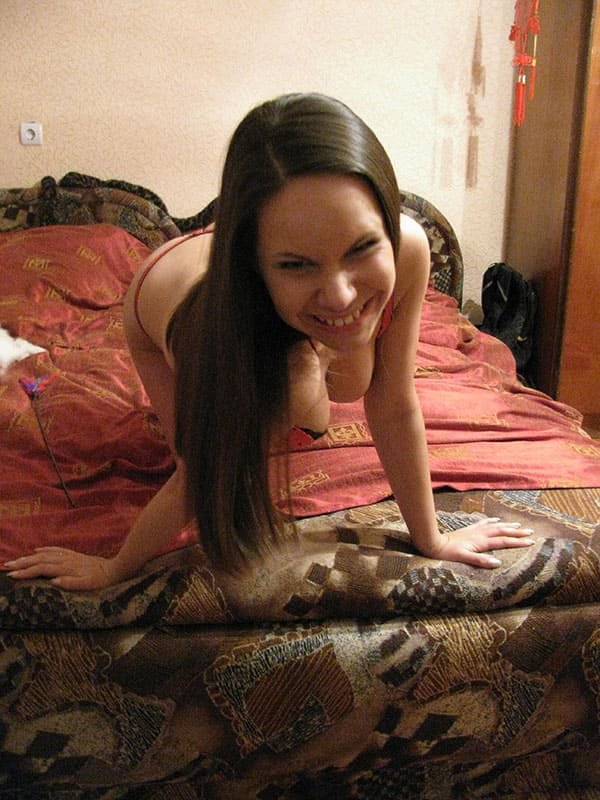 Explicit Nude Russian Kitty Amateur Photo Shoot
