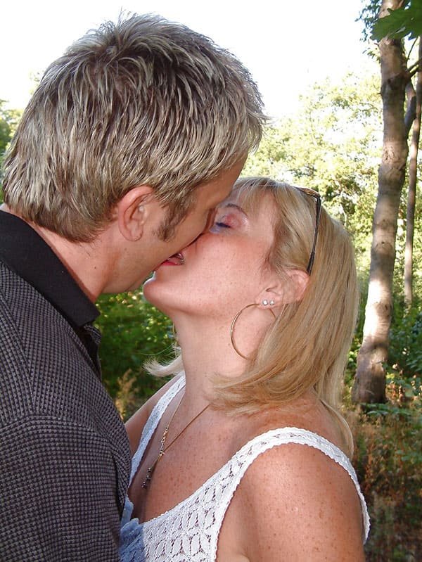 Mature MMF Outdoor Fuck: Explicit Amateur Porn in the Forest