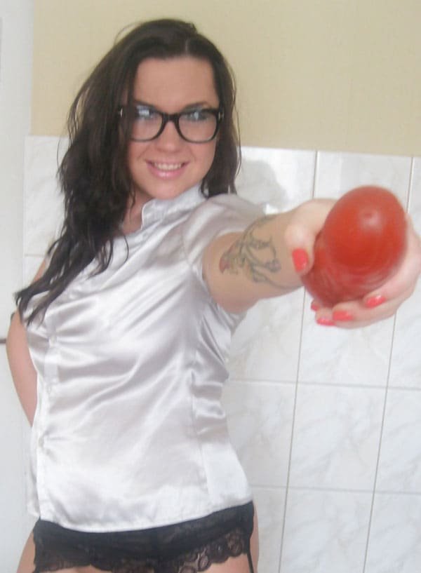 Amateur Babe Masturbates Pussy in Kitchen - Explicit Homemade Porn