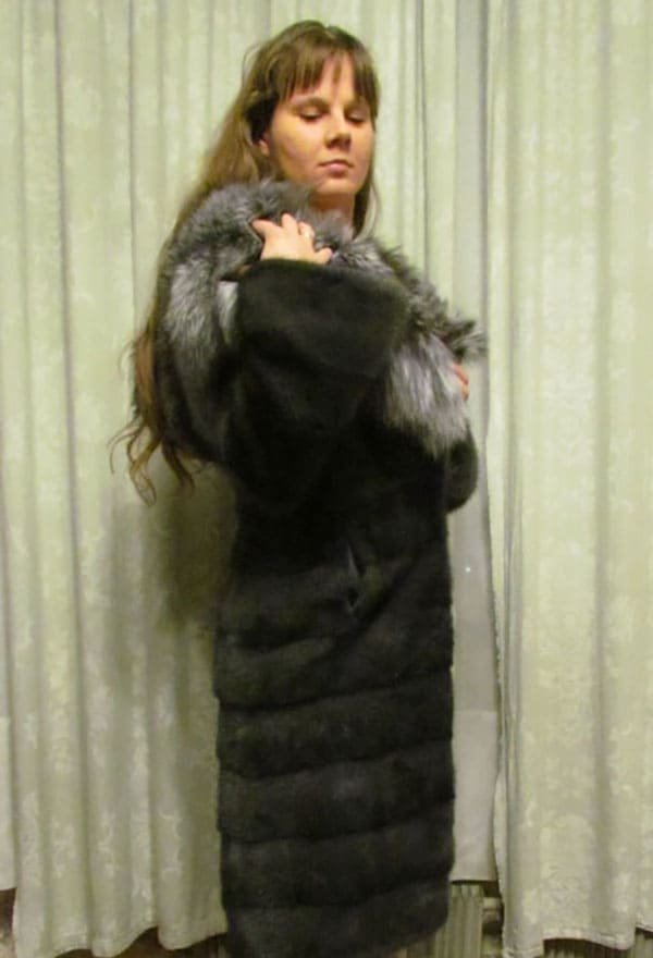 Naked Wife in Fur Coat: Explicit Amateur Nude Photo