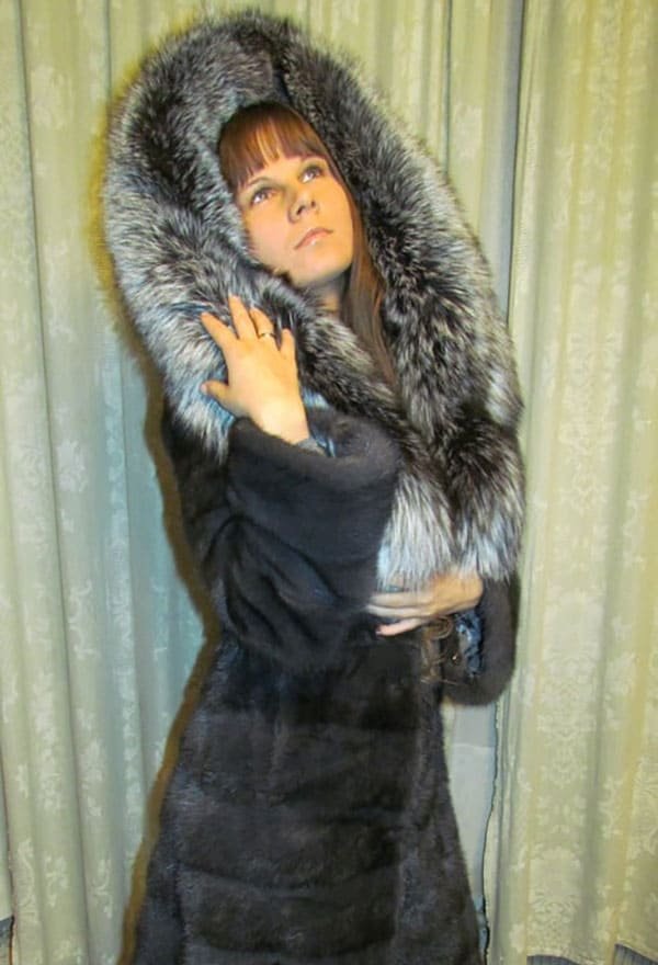 Naked Wife in Fur Coat: Explicit Amateur Nude Photo