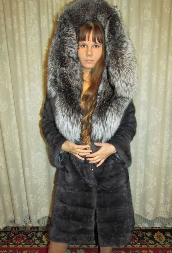 Naked Wife in Fur Coat: Explicit Amateur Nude Photo