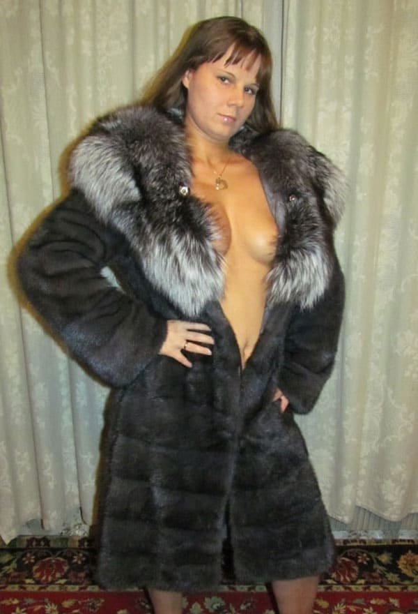 Naked Wife in Fur Coat: Explicit Amateur Nude Photo