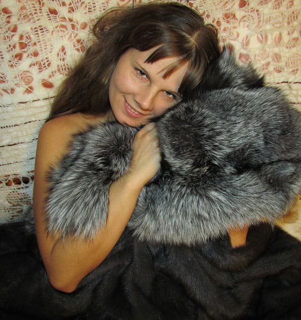 Naked Wife in Fur Coat: Explicit Amateur Nude Photo
