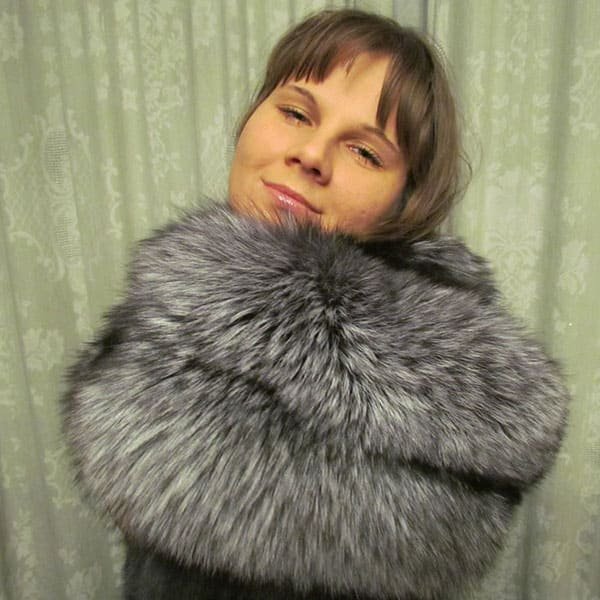 Naked Wife in Fur Coat: Explicit Amateur Nude Photo