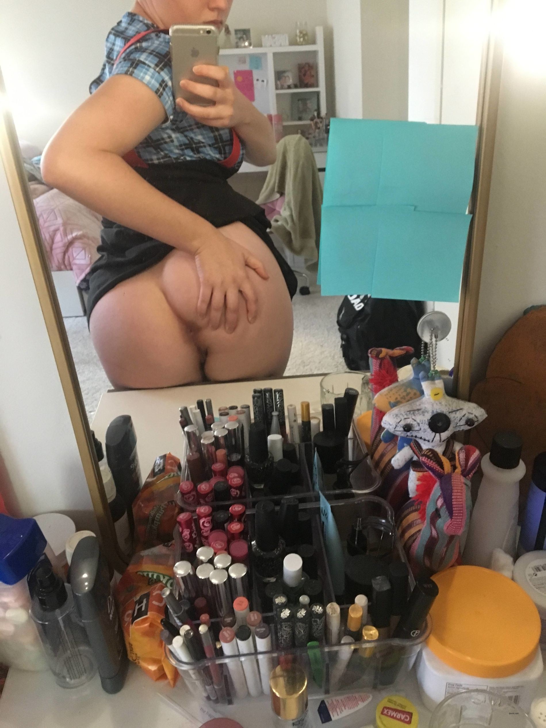 Amateur Porn Selfie: Pussy Stretched with Sex Toy