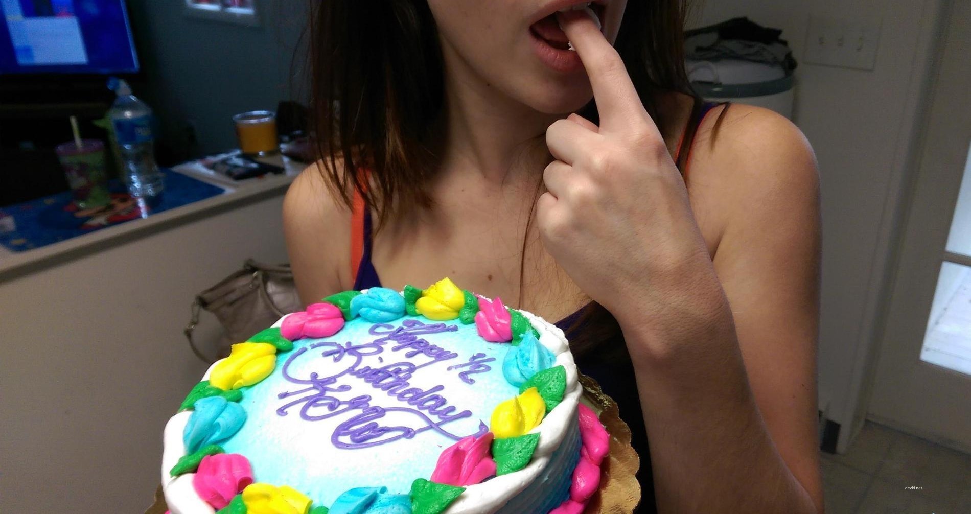 Sweet Amateur Photo: Explicit Dessert Gift - Sensual and Seductive