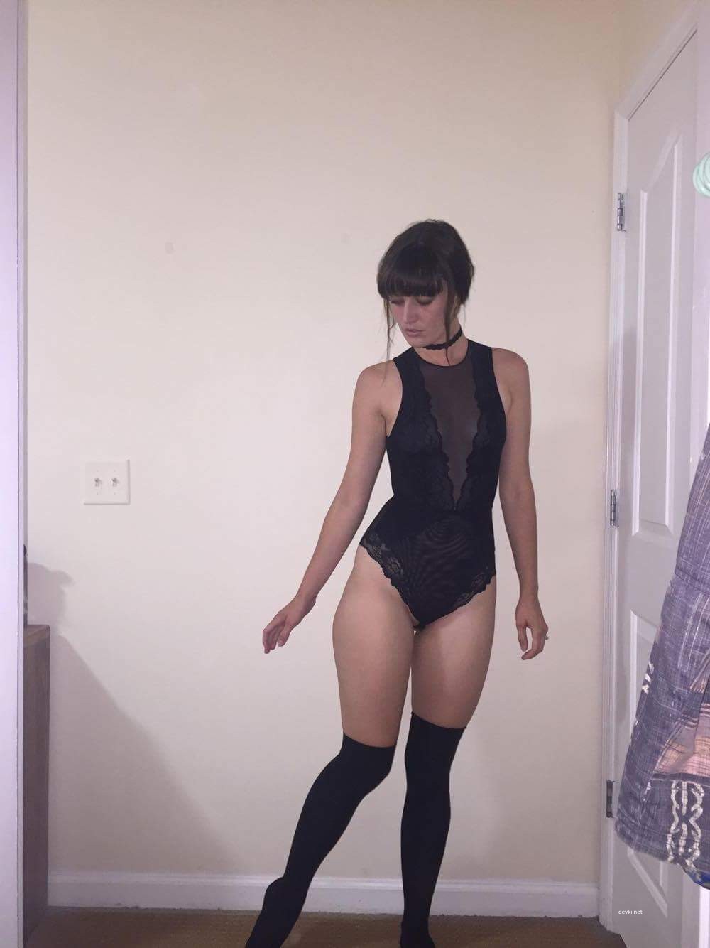 Nude Amateur in Bedroom: Explicit Home Photoshoot